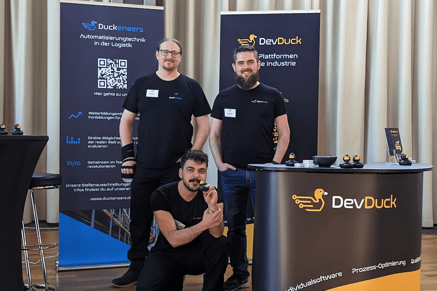"Das DevDuck Team auf dem Karrieretag in Karlsruhe"